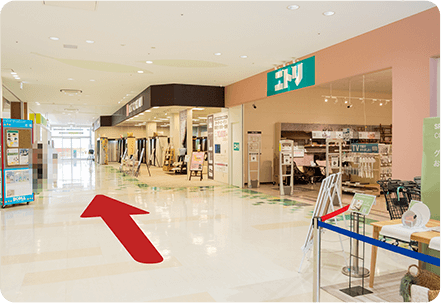 エコール東館を通り抜ける